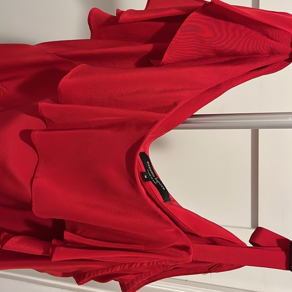 Nanette Lepore off one shoulder silk top. Excellent condition size medium. - Picture 5 of 5